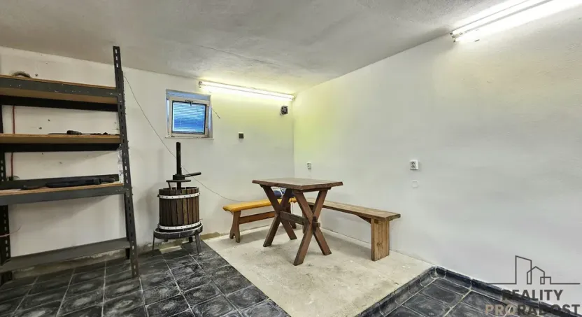 Prodej garáže, Mutěnice, 66 m2