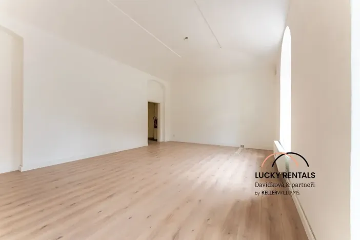 Pronájem obchodního prostoru, Praha - Karlín, Prvního pluku, 58 m2