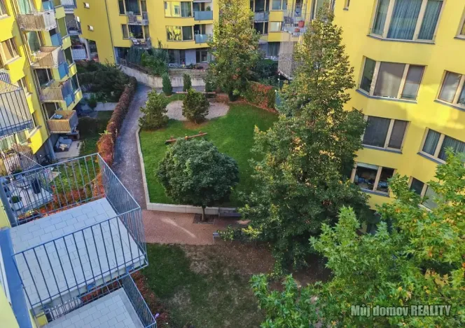 Pronájem bytu 2+kk, Praha - Žižkov, Jeseniova, 58 m2