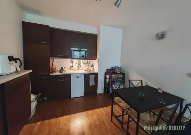 Pronájem bytu 2+kk, Praha - Žižkov, Jeseniova, 58 m2