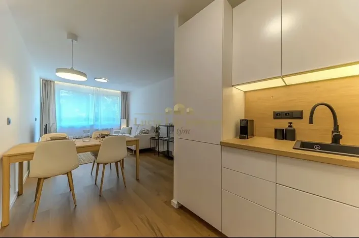 Prodej bytu 2+kk, Praha - Kobylisy, Taussigova, 42 m2