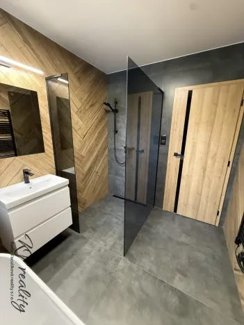 Prodej bytu 3+1, Lhota u Vsetína, 100 m2