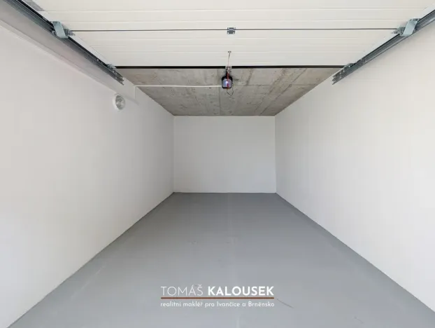 Pronájem garáže, Oslavany, 19 m2