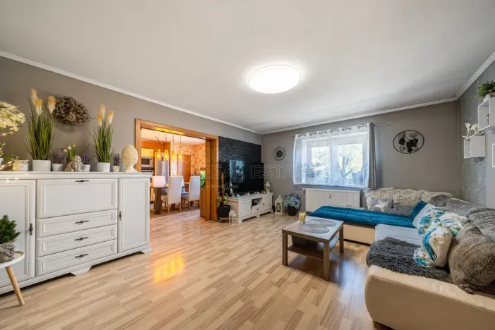 Prodej bytu 3+1, Ostrov, Nádražní, 89 m2