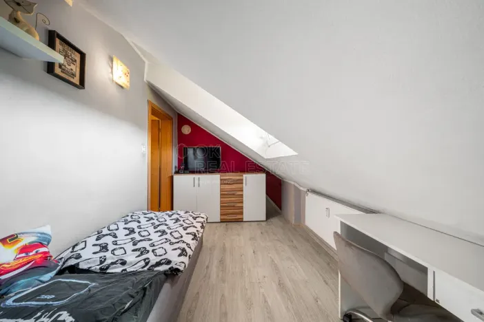 Prodej bytu 3+1, Ostrov, Nádražní, 89 m2