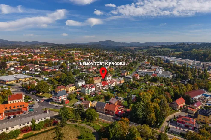 Prodej bytu 3+1, Ostrov, Nádražní, 89 m2