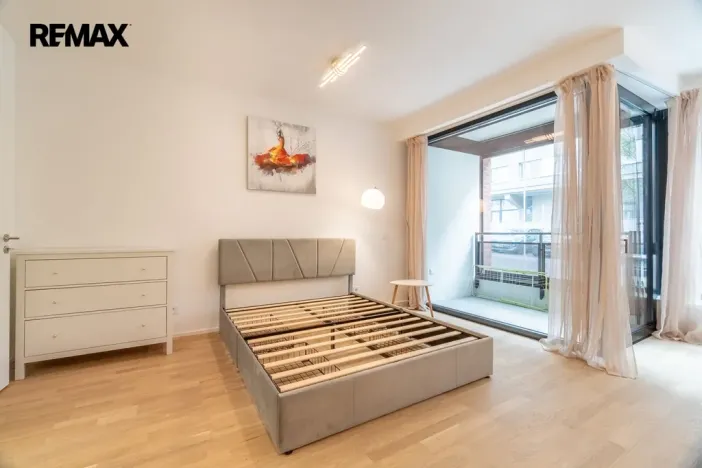 Pronájem bytu 1+kk, Praha - Žižkov, Kaplířova, 39 m2