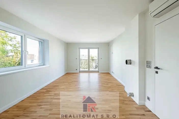Pronájem bytu 4+kk, Praha - Komořany, Pod lesem, 343 m2