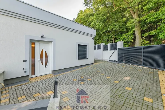 Pronájem rodinného domu, Praha - Komořany, Pod lesem, 325 m2