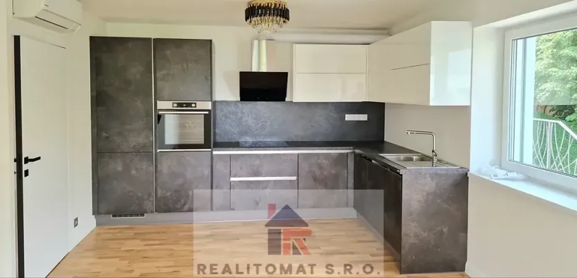 Prodej bytu 4+kk, Praha - Komořany, Pod lesem, 343 m2