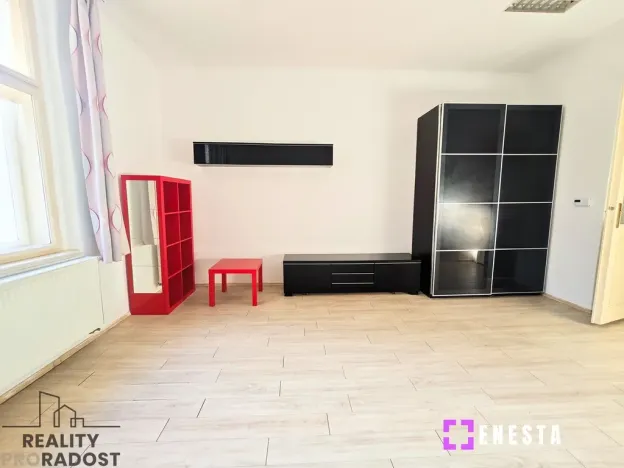 Pronájem bytu 1+kk, Praha - Nusle, náměstí Generála Kutlvašra, 27 m2
