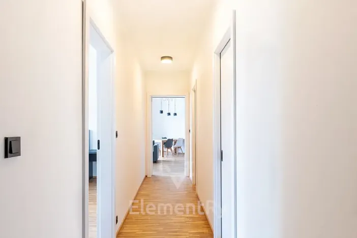 Pronájem bytu 2+kk, Hradec Králové, Komenského, 76 m2