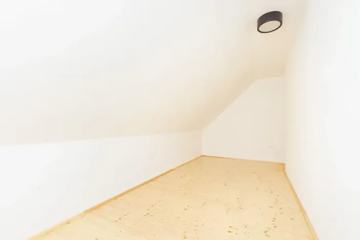 Pronájem atypického bytu, Sedlec, 73 m2