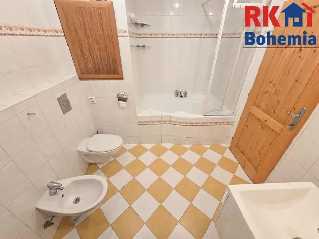 Pronájem bytu 3+1, Praha - Prosek, Vysočanská, 84 m2