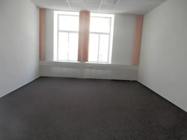 Pronájem kanceláře, Hradec Králové, Československé armády, 26 m2