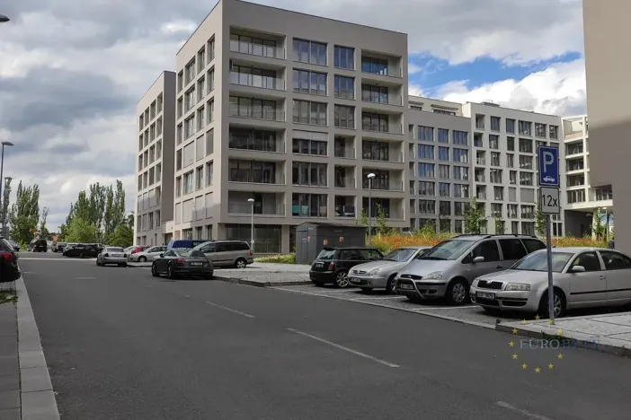 Pronájem garáže, Praha - Libeň, Kurta Konráda, 15 m2