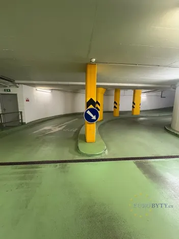 Pronájem garáže, Praha - Libeň, Kurta Konráda, 17 m2