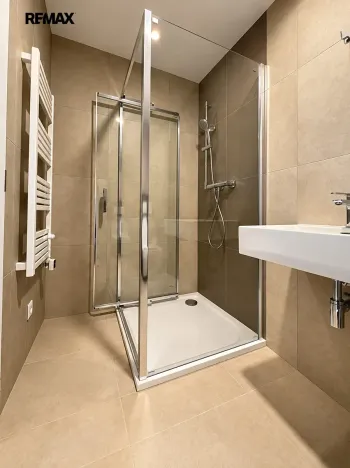Pronájem bytu 2+kk, Olomouc, Varšavské nám., 45 m2