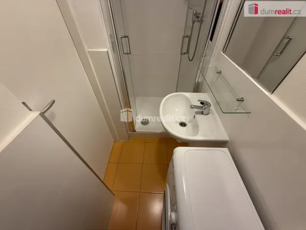 Pronájem bytu 1+kk, Praha - Smíchov, Na Skalce, 22 m2