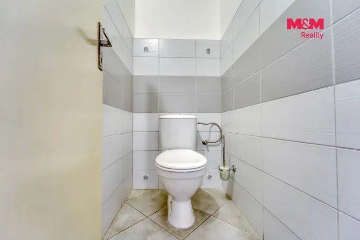 Prodej obchodního prostoru, Hradec Králové - Svinary, Podhůrská, 633 m2