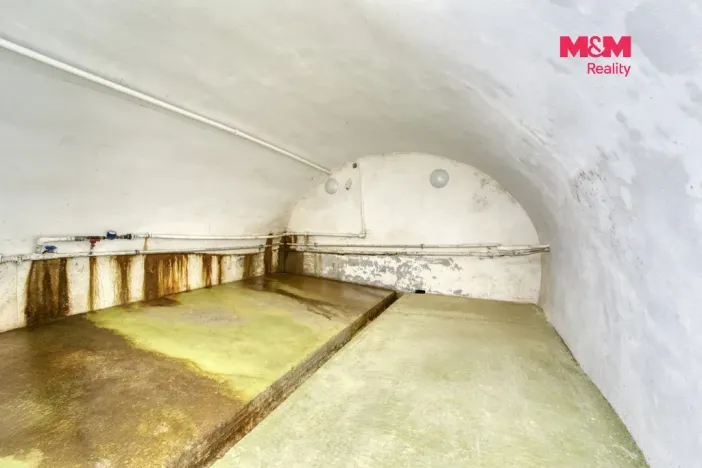 Prodej obchodního prostoru, Hradec Králové - Svinary, Podhůrská, 633 m2