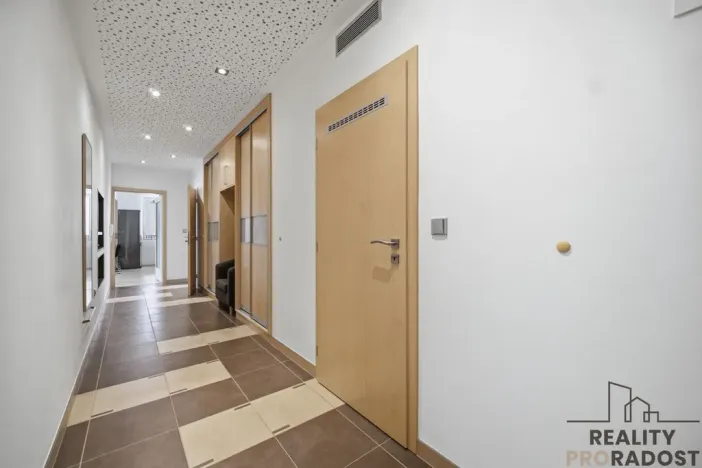 Pronájem bytu 2+kk, Pardubice, Dubinská, 73 m2