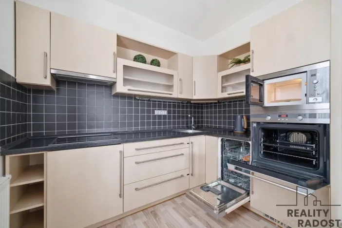 Pronájem bytu 2+kk, Pardubice, Dubinská, 73 m2