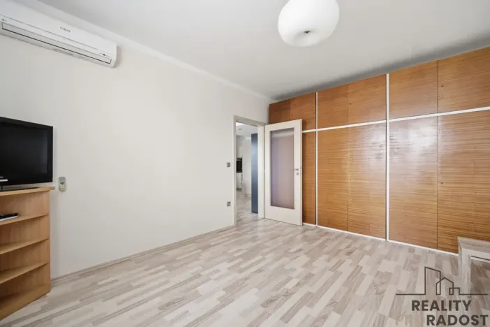 Pronájem bytu 2+kk, Pardubice, Dubinská, 73 m2
