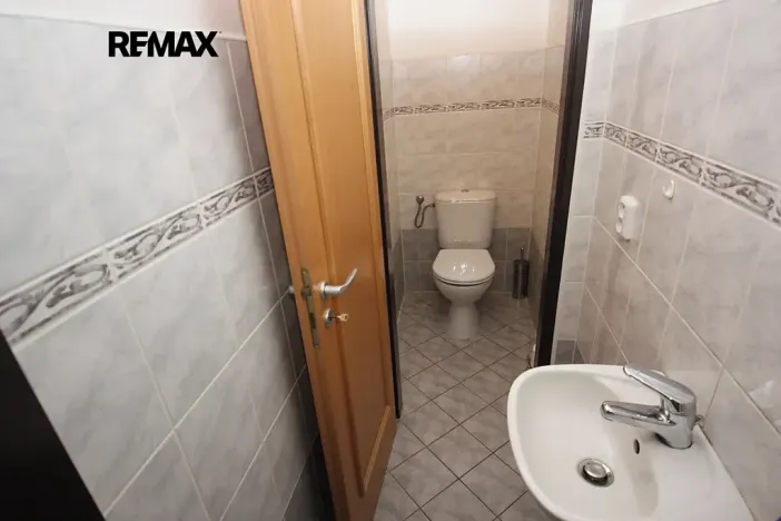 Prodej obchodního prostoru, Praha - Hlubočepy, Voskovcova, 141 m2