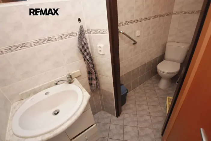 Prodej obchodního prostoru, Praha - Hlubočepy, Voskovcova, 141 m2