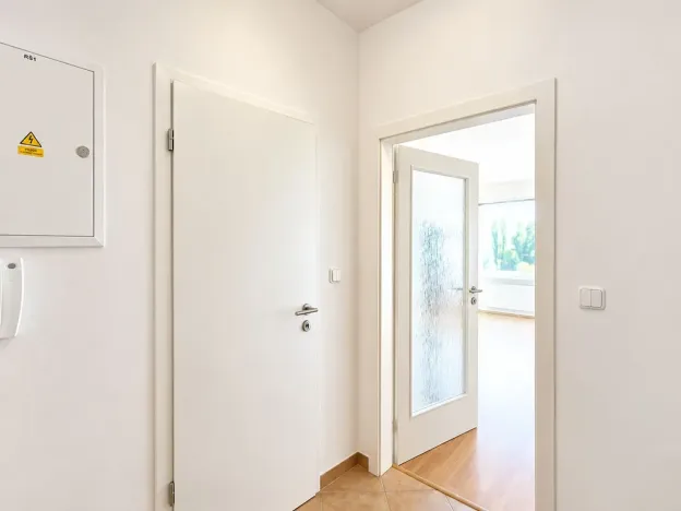 Pronájem bytu 1+kk, Praha - Hloubětín, Nademlejnská, 26 m2