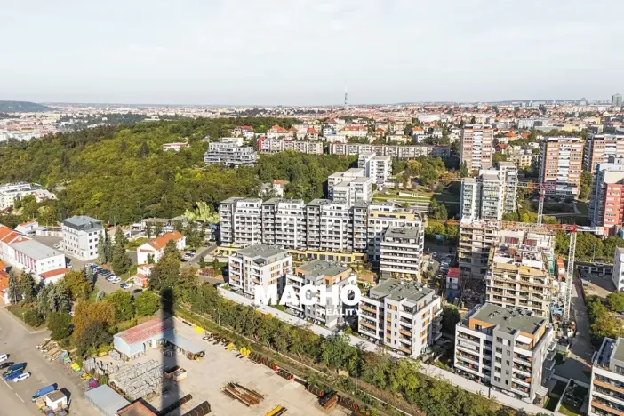 Pronájem garážového stání, Praha, Krnkova, 18 m2