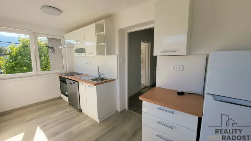Pronájem bytu 2+1, Komorní Lhotka, 60 m2