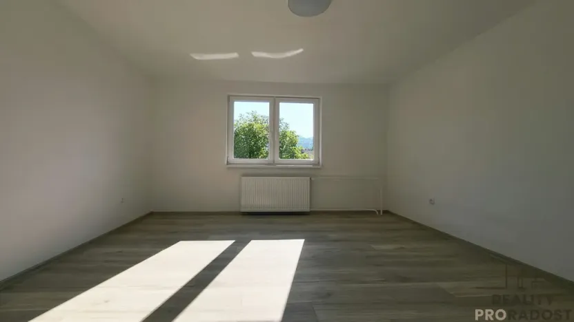 Pronájem bytu 2+1, Komorní Lhotka, 60 m2