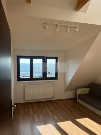 Pronájem bytu 2+kk, Praha, Pod Sychrovem I, 30 m2