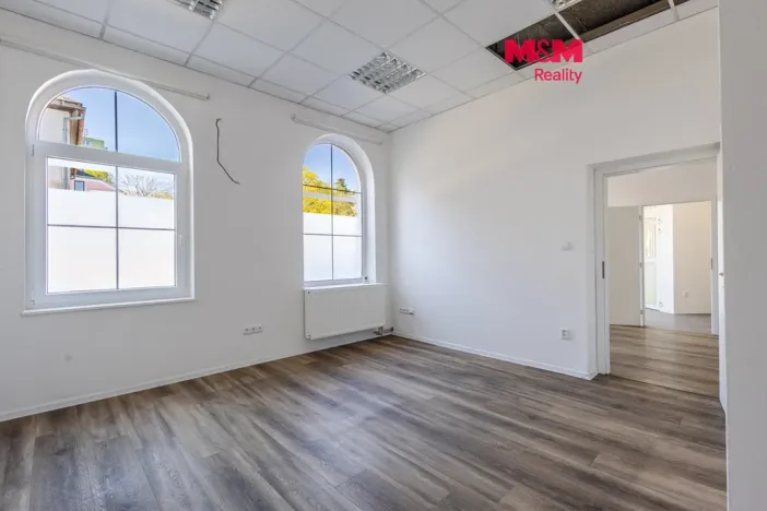 Pronájem obchodního prostoru, Nový Bor, Tržní náměstí, 108 m2