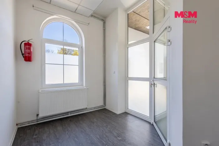 Pronájem obchodního prostoru, Nový Bor, Tržní náměstí, 108 m2