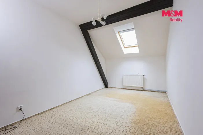Pronájem obchodního prostoru, Nový Bor, Tržní náměstí, 108 m2