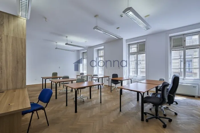 Pronájem kanceláře, Praha, Soukenická, 212 m2