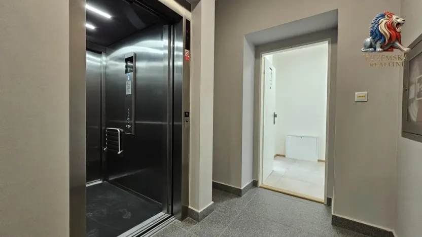 Prodej bytu 2+kk, Bystřice nad Pernštejnem, Masarykovo náměstí, 65 m2