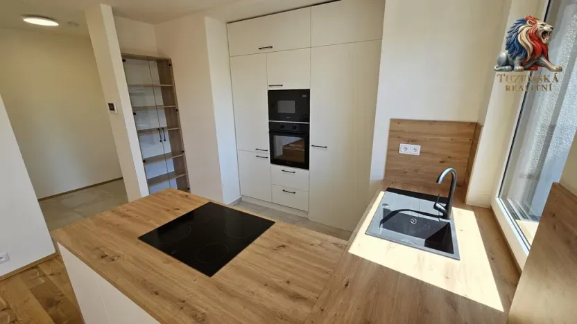 Prodej bytu 2+kk, Bystřice nad Pernštejnem, Masarykovo náměstí, 65 m2