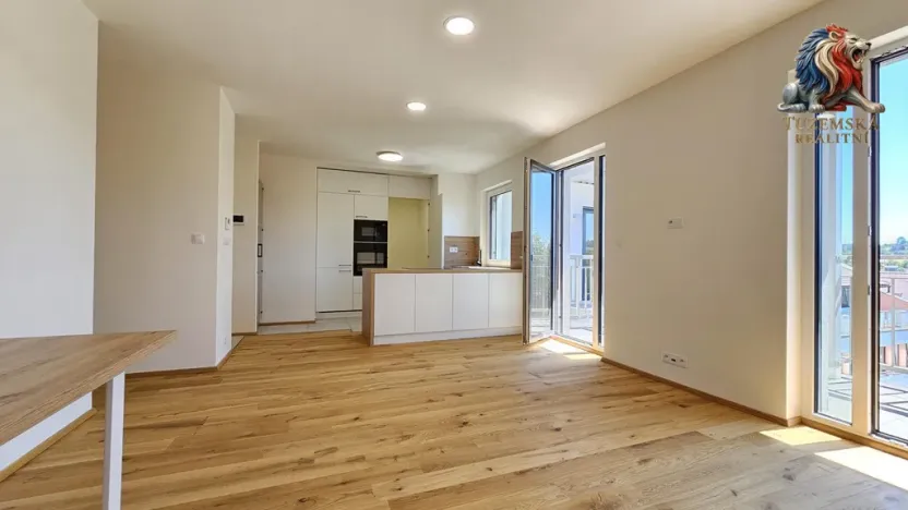 Prodej bytu 2+kk, Bystřice nad Pernštejnem, Masarykovo náměstí, 65 m2