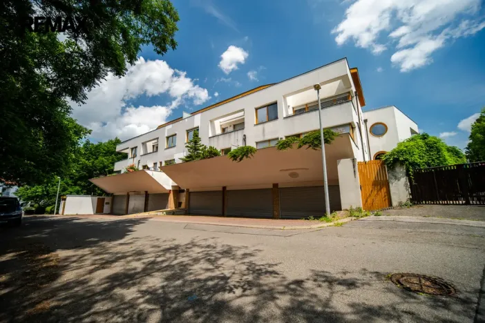 Pronájem bytu 2+kk, Praha - Smíchov, Pod Hybšmankou, 53 m2