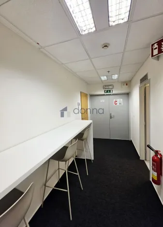 Pronájem kanceláře, Praha, Na strži, 208 m2