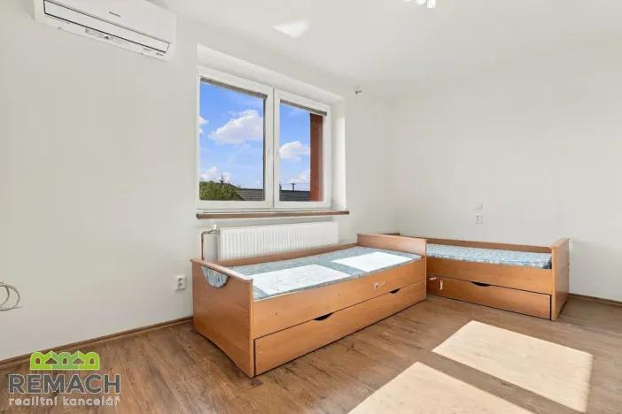 Pronájem bytu 3+1, Hvozdná, K Větřáku, 102 m2