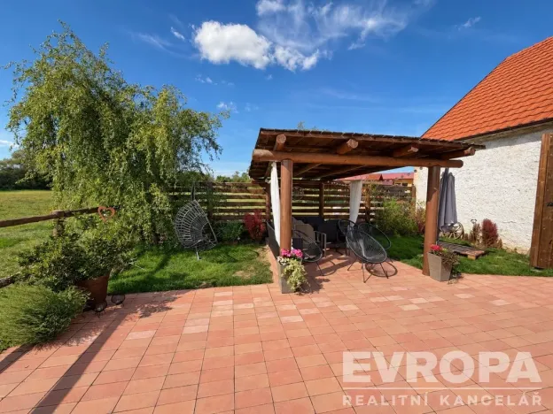 Prodej komerční nemovitosti, Borovy, 500 m2