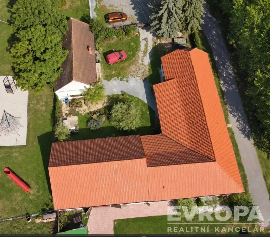 Prodej komerční nemovitosti, Borovy, 500 m2