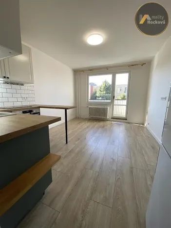 Pronájem bytu 1+kk, Kladno, Unhošťská, 27 m2