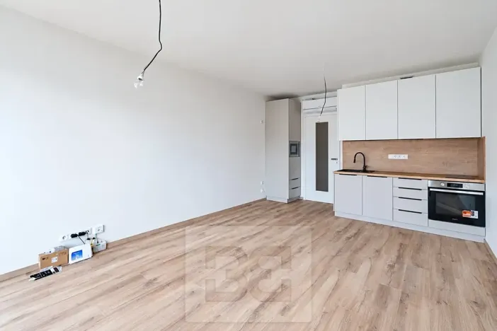Pronájem bytu 1+kk, Praha - Hloubětín, Poděbradská, 32 m2