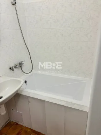 Pronájem bytu 2+kk, Žatec, Dr. Václava Kůrky, 39 m2